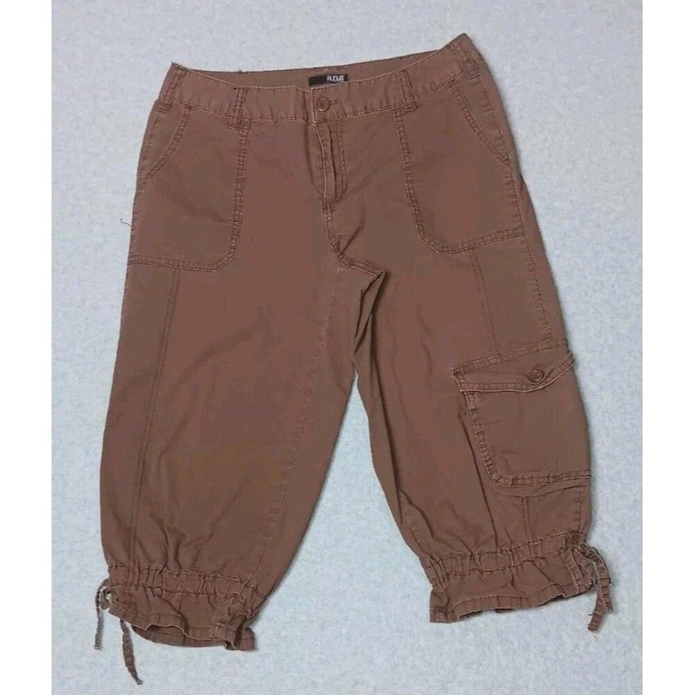 Ana Y2K Utility Cargo Capris Size 8P Chocolate Brown Ruffled Hem Gorpcore Grunge